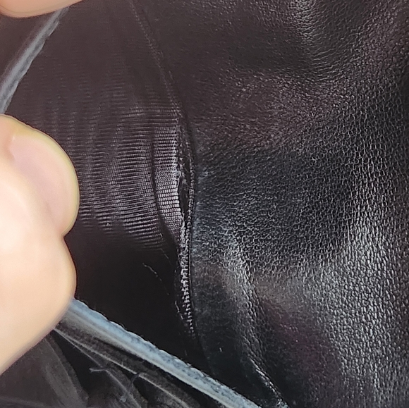 CHANEL CC Logo Caviar Skin Bifold Wallet - Picture 6 of 7